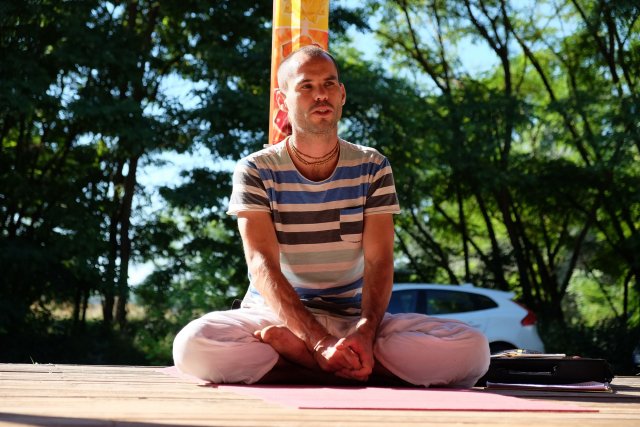 Így böjtölünk Kecskeméten: Szalóki Róbert jógaoktató